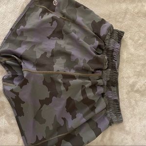 Lululemon- Hotty Hot Low-Rise Lined Short 4”